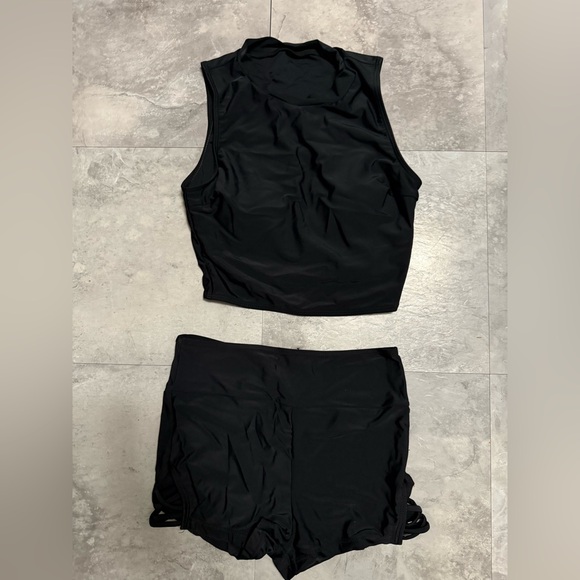 Women Swim top and shorts - Picture 1 of 3